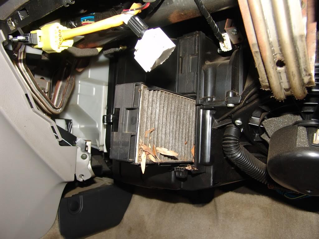 Change cabin air filter 2002 nissan maxima #7