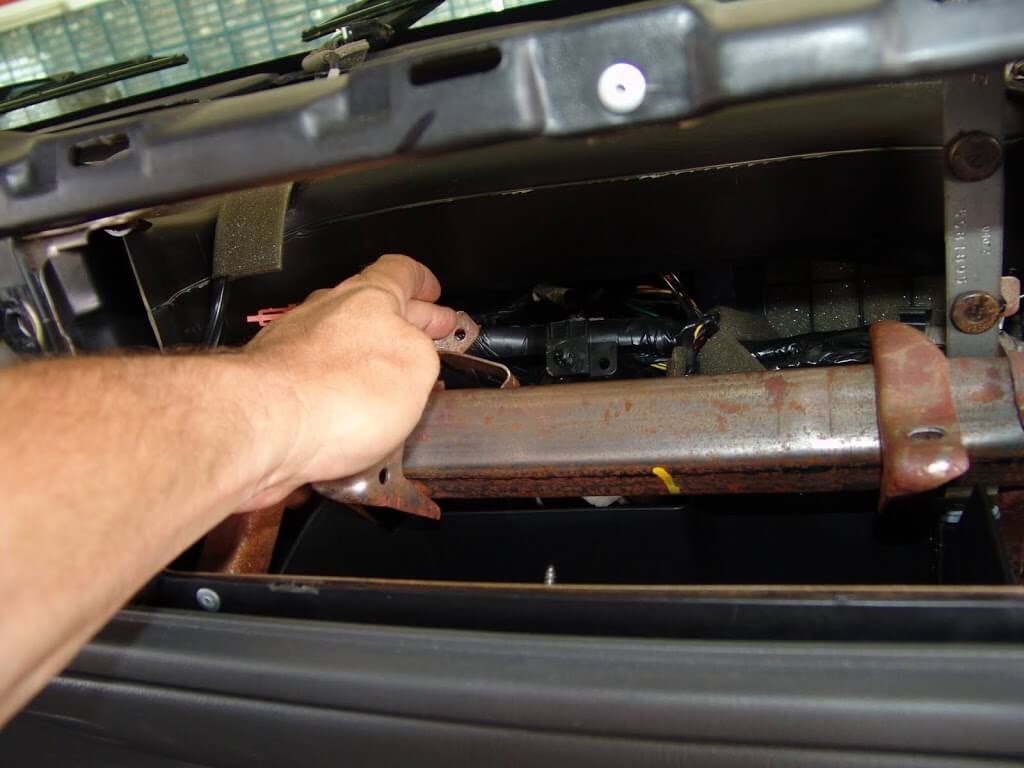 Sparky's Answers - Changing The Recirculation / Fresh Air ... 2012 gmc acadia fuse box 