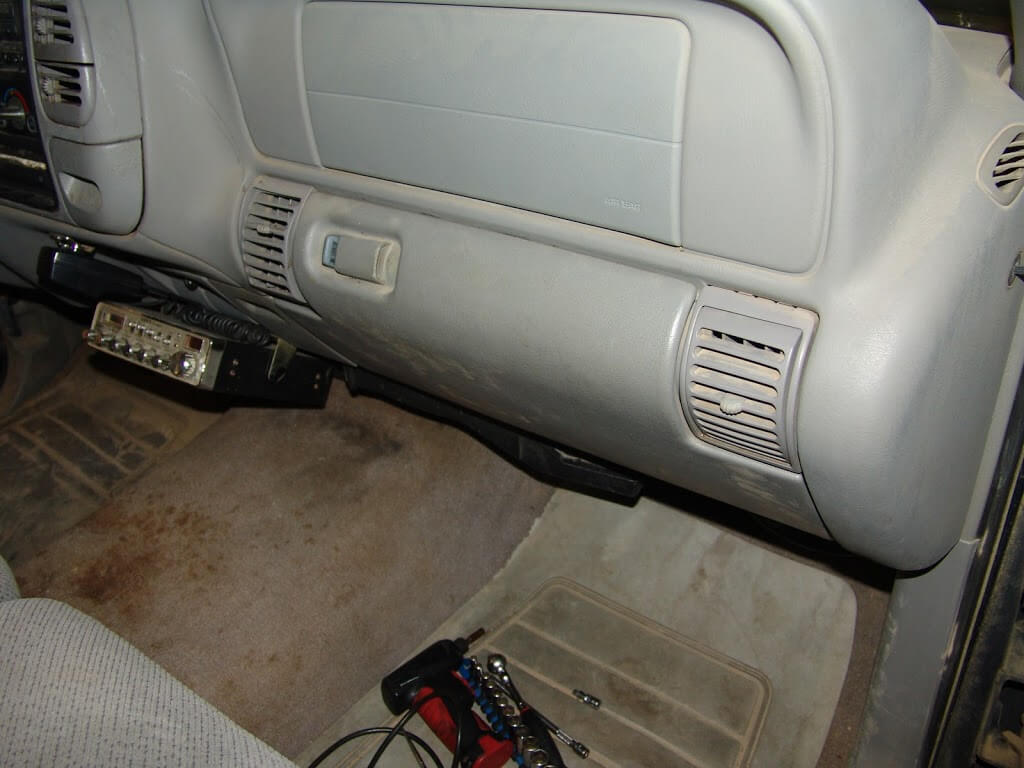 Sparky's Answers - 1998 Chevrolet C1500, Changing The Blower Motor 1998 Chevy Lumina Cabin Air Filter Location