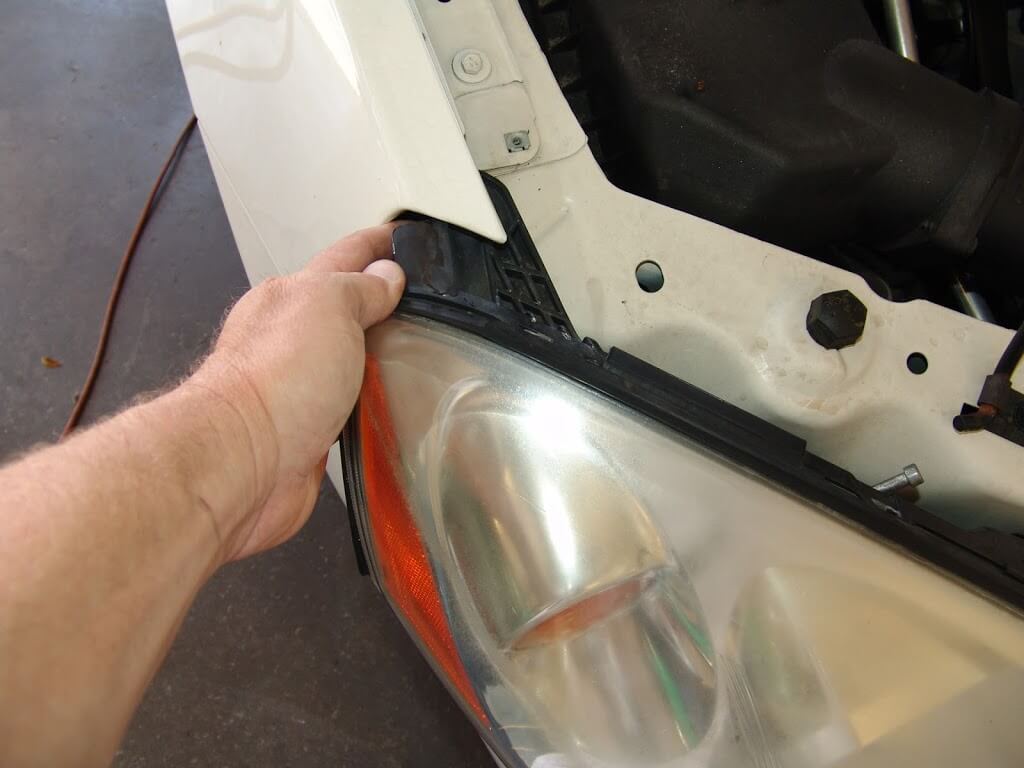 2007 Pontiac G6, Changing The Headlight Bulb & Harness ... 2009 g6 headlight wiring harness 